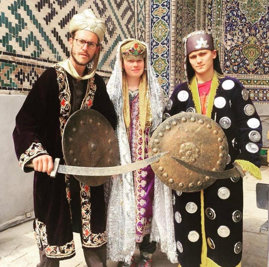 Muharram Homestay In The Neighborhood Of The Registan Square, 家族 ゲストハウス ซามาร์คันด์ ภายนอก รูปภาพ