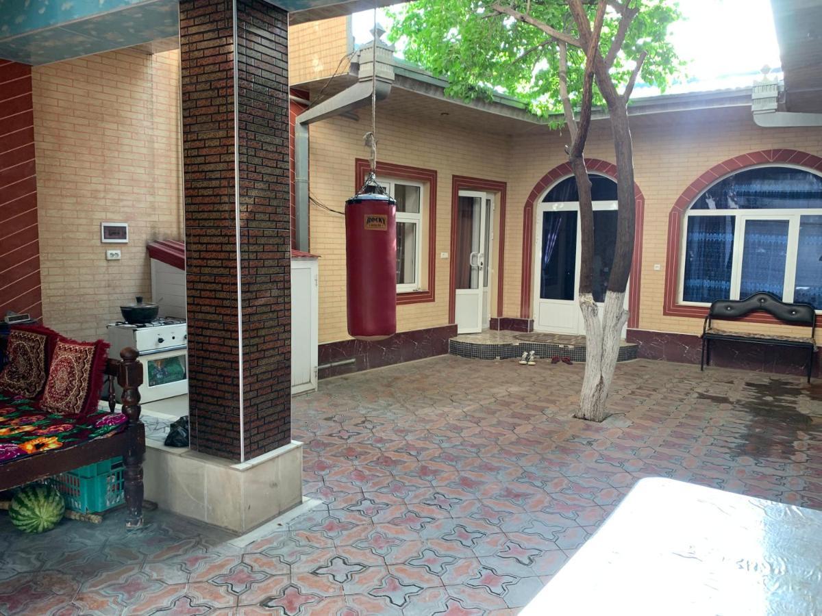 Muharram Homestay In The Neighborhood Of The Registan Square, 家族 ゲストハウス ซามาร์คันด์ ภายนอก รูปภาพ